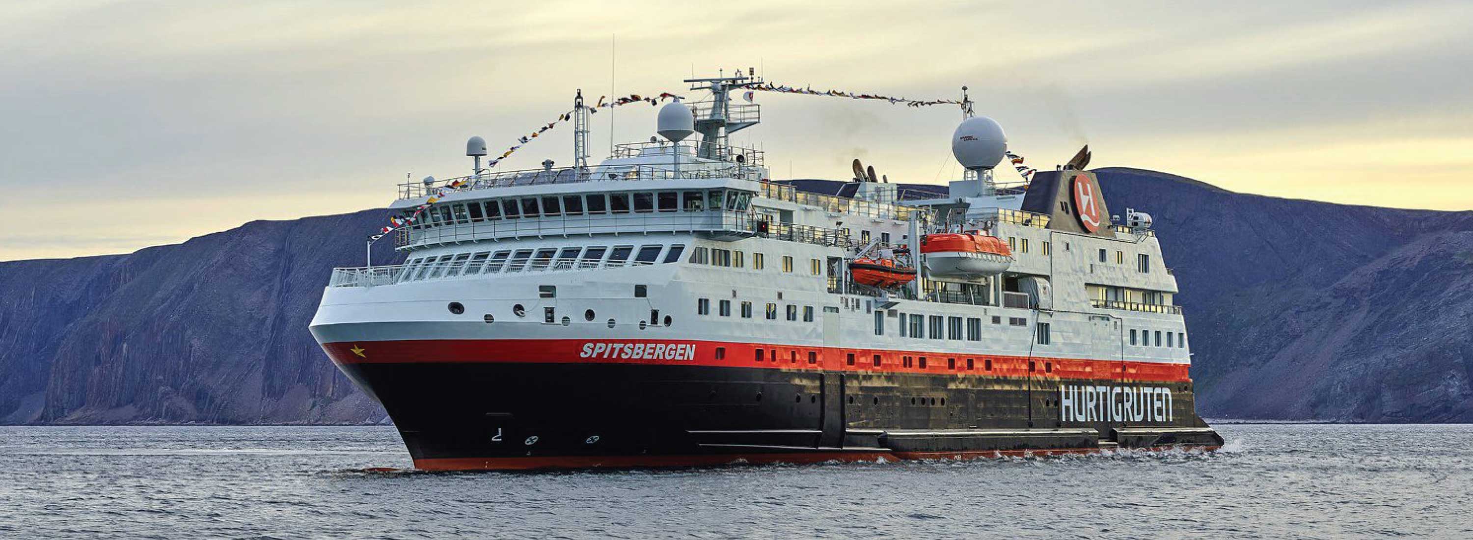 Luxury Cruise Connections Hurtigruten * Northern Lights Experience